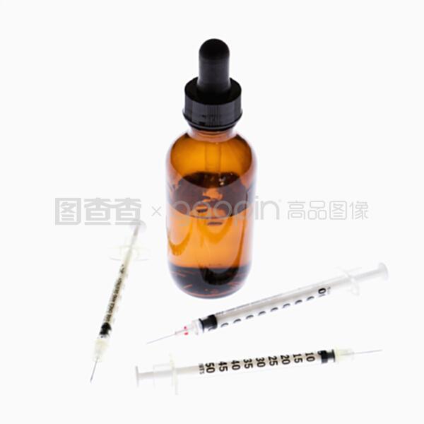 針頭與瓶子 滴管的精準藝術